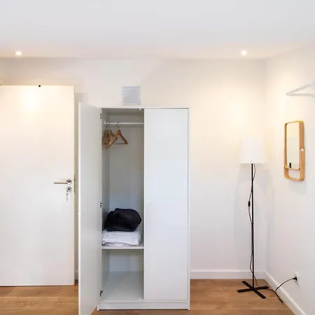 Serafina 3st Floor 2br With Swimingpool * Lisbon