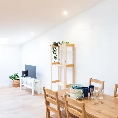 Serafina 3st Floor 2br With Swimingpool